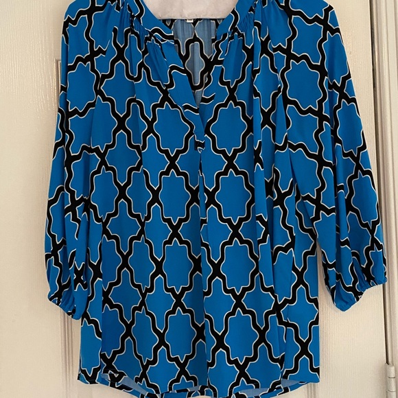 Crown and ivy top - Picture 1 of 4